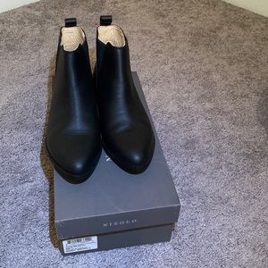 Nisolo Classic Chelsea Commuter Boots w/dust bag  - Black, Size 7. Gently used